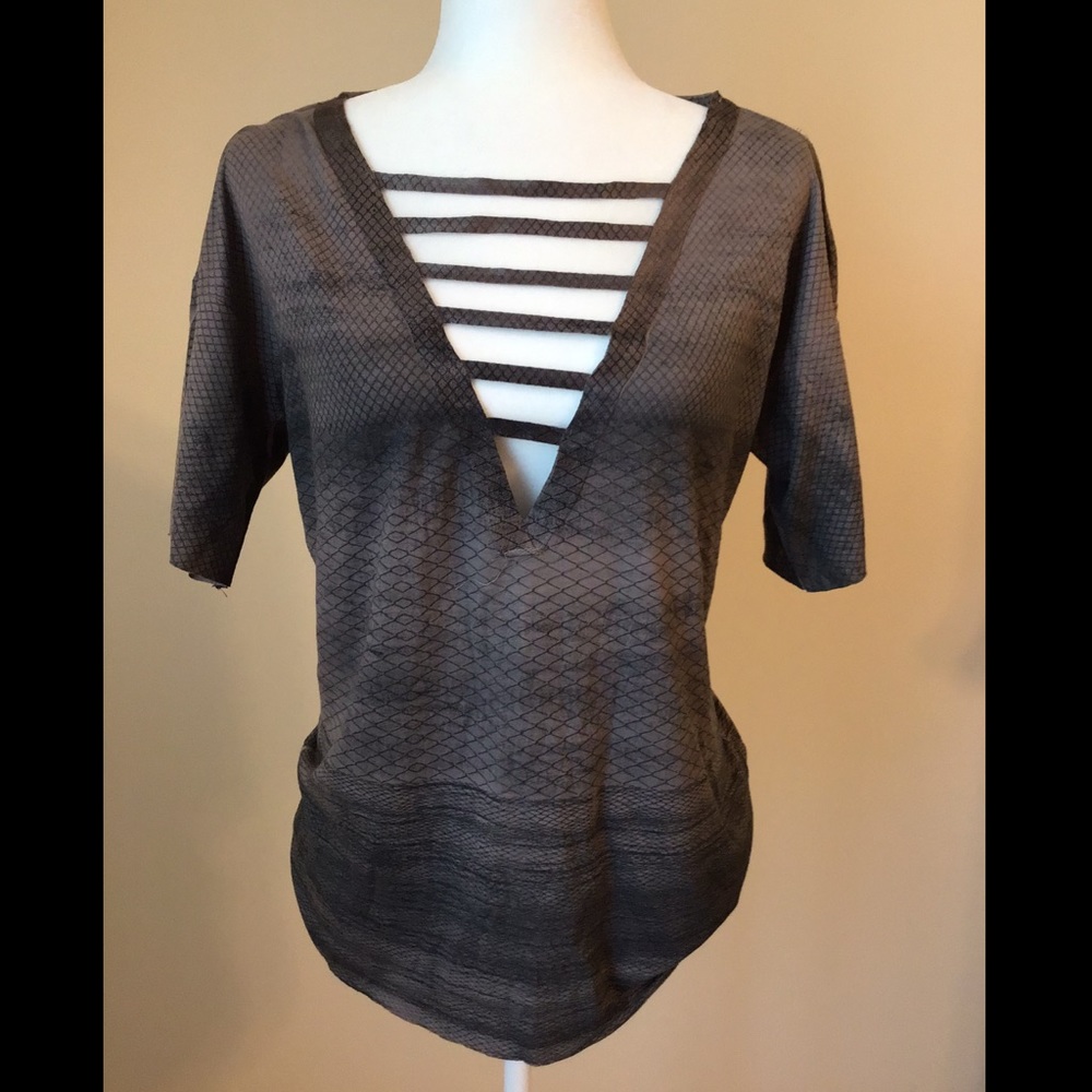 Buckle top